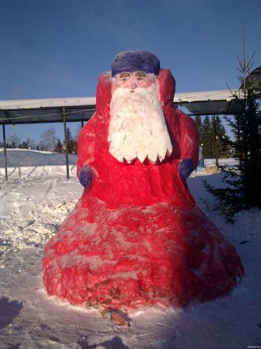 Дед мороз под новогодней елкой 2014 г Мензелинск