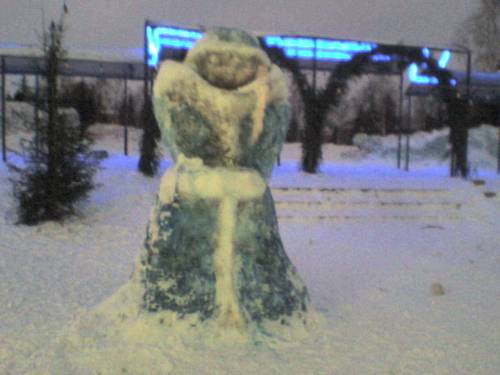 Мензелинск - снежная фигура - снегурочка 2012