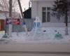 Снегурочка у столовой педколеджа