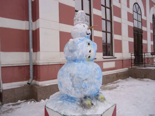 Снеговик драмтеатр сторожит